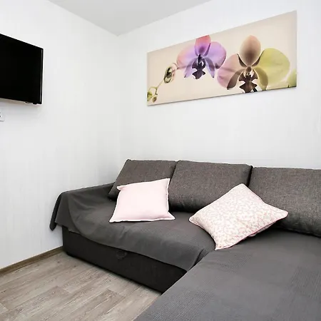 Lovely In With Kitchen 무르테르