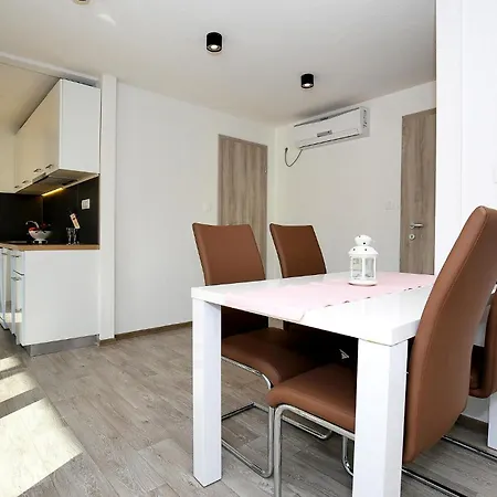 Lovely In With Kitchen