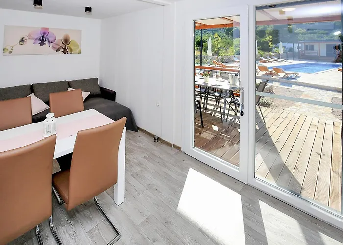 Vakantiehuis Lovely In With Kitchen *